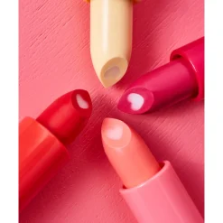 essence Heart Core Fruity Lip Balm 02 Sweet Strawberry 3 gr