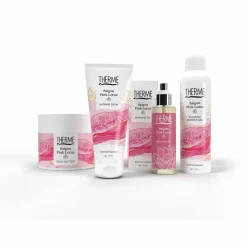 Therme Shower Satin Saigon Pink LotusOntwikkel je spirituele groei en prikkel je zintuigen met deze luxe wellness beleving. Saigon Pink Lotus Shower Satin is een milde verzorgende douchegel. Geniet van de subtiele bloemengeur van roze lotus gecombineerd met warme amber en zoete vanille.Langaanhoudende geurVoor een zacht huidgevoelVeganTube gemaakt van gerecycled plasticSubtiele geur van roze lotusMilde reiniging Aanvullende informatie GebruikDe douchegel zacht inmasseren op een vochtige huid. Vervolgens goed afspoelen.Ingrediëntenaqua, sodium laureth sulfate, cocamidopropyl betaine, parfum, coco-glucoside, disodium laureth sulfosuccinate, glyceryl oleate, glycol distearate, sodium chloride, glycerin, nelumbo nucifera flower extract, amber extract, tocopherol, hydrogenated palm glycerides citrate, glycine, sodium ferrocyanide, benzyl salicylate, hexyl cinnamal, linalool, alpha-isomethyl ionone, citronellol, coumarin, sodium benzoate, potassium sorbate, citric acid, tetrasodium iminodisuccinate, ci 16035, ci 17200. Ingrediënten Aqua, Sodium Laureth Sulfate, Cocamidopropyl Betaine, Parfum, Coco-Glucoside, Disodium Laureth Sulfosuccinate, Glyceryl Oleate, Glycol Distearate, Sodium Chloride, Glycerin, Nelumbo Nucifera Flower Extract, Amber Extract, Tocopherol, Hydrogenated Palm Glycerides Citrate, Glycine, Sodium Ferrocyanide, Benzyl Salicylate, Hexyl Cinnamal, Linalool, Alpha-Isomethyl Ionone, Citronellol, Coumarin, Sodium Benzoate, Potassium Sorbate, Citric Acid, Tetrasodium Iminodisuccinate, CI 16035, CI 17200. Fabrikant informatie Merk: Ean: 8714319237294 Artikel: 1037-939 Fabrikant gegevens: Remark Groep Adres: Industrieweg 24 7949 AK Rogat Nederland Contactgegevens: Tel: 0522 442 224 Email: [email protected] Website: https://www.remarkgroep.nl Reviews Schrijf jouw review Hoe controleren en plaatsen wij reviews? Plein plaatst enkel reviews van klanten en personen die het product daadwerkelijk gebruikt hebben, ook wanneer deze negatief of neutraal is. Voordat de review geplaatst wordt controleren we handmatig of deze écht is en voldoet aan onze reviewvoorwaarden. Wanneer het product op Plein gekocht is vermelden we dat bij de review. Plein betaalt niet voor reviews, wanneer een reviewer door een andere partij is vergoed staat dit erbij vermeld. Door Natascha op 27 april 2025 | Heeft dit product gekocht Goeie aanbieding Ruikt heerlijk Goedkoper dan in de winkel Heb meteen een voorraadje aangelegd Zoveel keuze stress Heerlijke douchegel voor een goede prijs. Oorspronkelijk geplaatst op plein.nl Door Annemymk op 9 december 2018 | Heeft dit product gekocht Ruikt zo lekker Snel op Deze ruikt echt zo lekker. Dit is echt mijn favoriet! Oorspronkelijk geplaatst op plein.nl Door Marielle op 29 november 2018 | Heeft dit product gekocht Zachte douchegel Smeert fijn Heerlijke geur Deze douchegel voelt heel zacht aan en smeert fijn. Heerlijke geur, zacht en fris tegelijk. Oorspronkelijk geplaatst op plein.nl Door Ninkevds op 28 november 2018 | Heeft dit product gekocht Fijne geur Blijft lang hangen Maar weinig zeep nodig Fijne gel waarvan de geur lang blijft hangen. Oorspronkelijk geplaatst op plein.nl Door Anouk op 27 november 2018 | Heeft dit product gekocht Lekkere douchegel en geur blijft lekker lang hangen. Oorspronkelijk geplaatst op plein.nl Bekijk alle reviews Shower Gel Saigon Pink Lotus 200 ml